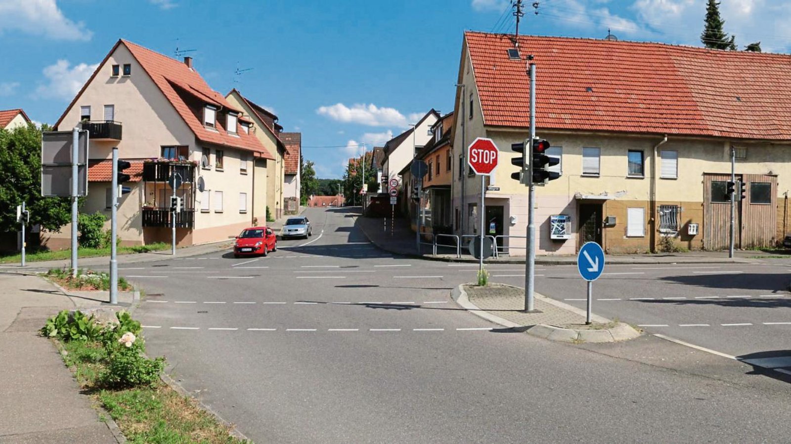 In der Sersheimer Ortsmitte soll ein Kreisverkehr entstehen. Das Gebäude, wo früher Döner verkauft wurden, hat die Gemeinde zwischenzeitlich erworben. Fotos: Bögel In der Sersheimer Ortsmitte soll ein Kreisverkehr entstehen. Das Gebäude, wo früher Döner verkauft wurden, hat die Gemeinde zwischenzeitlich erworben. Fotos: Bögel