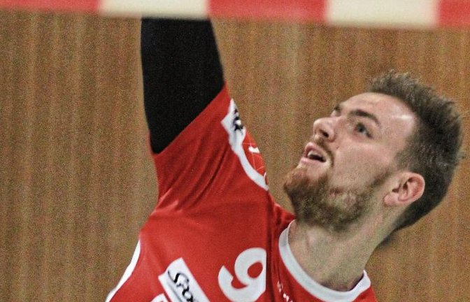 TVV-Angreifer Tobias Knodel tat sich bei den Aufstiegsspielen schwer, auch weil die Zuspiele nicht immer präzise kamen. Foto: Archiv/Nachreiner