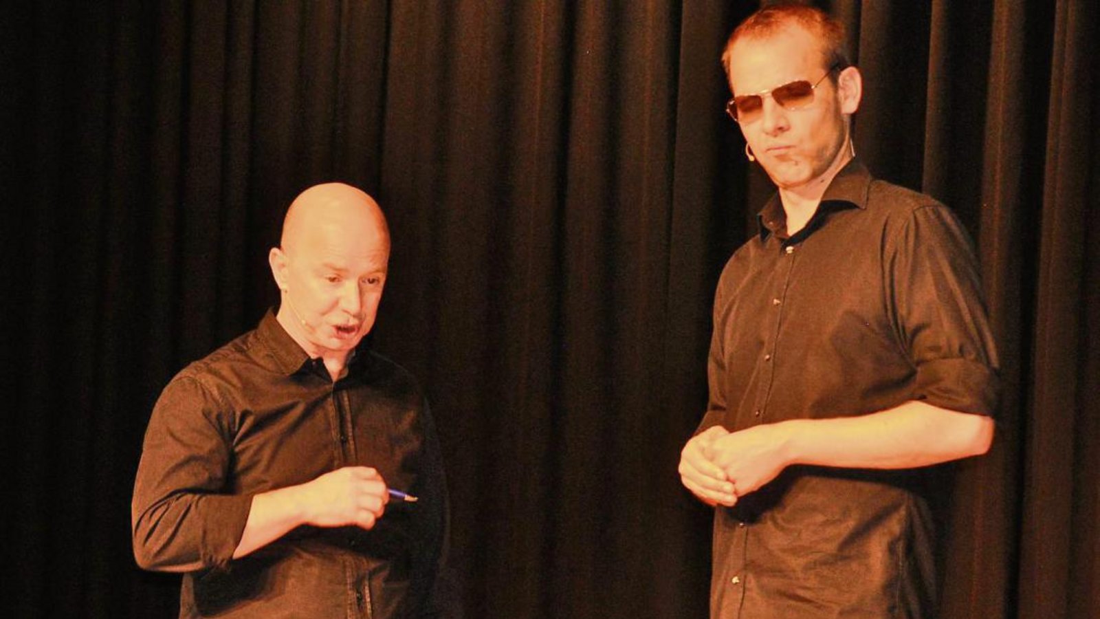 Geniale Wortakrobaten: Helge Thun (rechts) und Udo Zepezauer. Foto: Stahlfeld Geniale Wortakrobaten: Helge Thun (rechts) und Udo Zepezauer. Foto: Stahlfeld