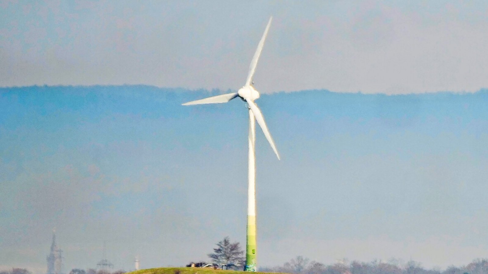 Die Tage des alten Windrads auf dem Grünen Heiner sind gezählt.Foto: Simon Granville Die Tage des alten Windrads auf dem Grünen Heiner sind gezählt.Foto: Simon Granville