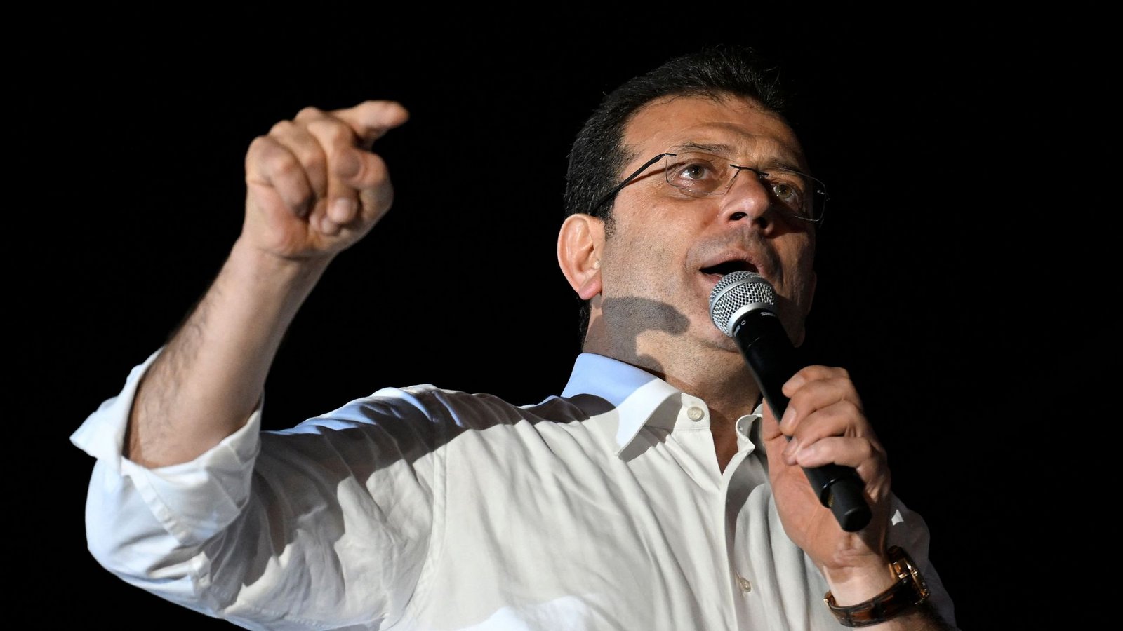 Oppositionspolitiker Ekrem Imamoglu bei einer Rede.Foto: AFP/YASIN AKGUL Oppositionspolitiker Ekrem Imamoglu bei einer Rede.Foto: AFP/YASIN AKGUL