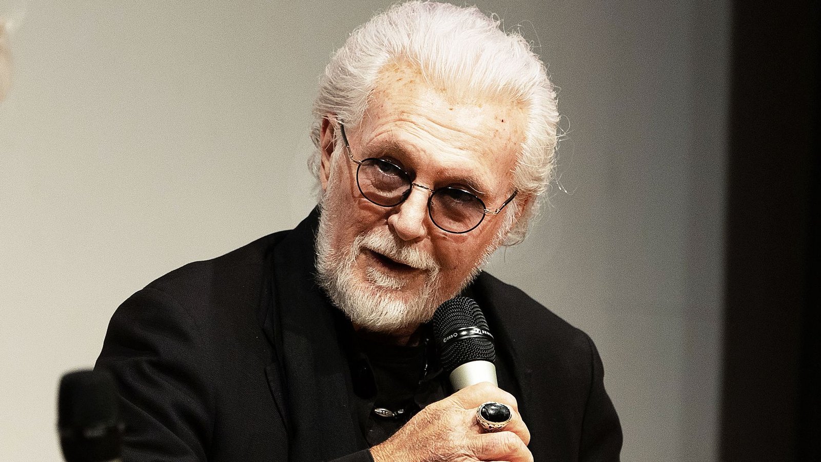 Der Maler Ben Willikens beim „Über Kunst“-Dialog unserer Zeitung in der Staatsgalerie StuttgartFoto: Lichtgut/Leif Piechowski