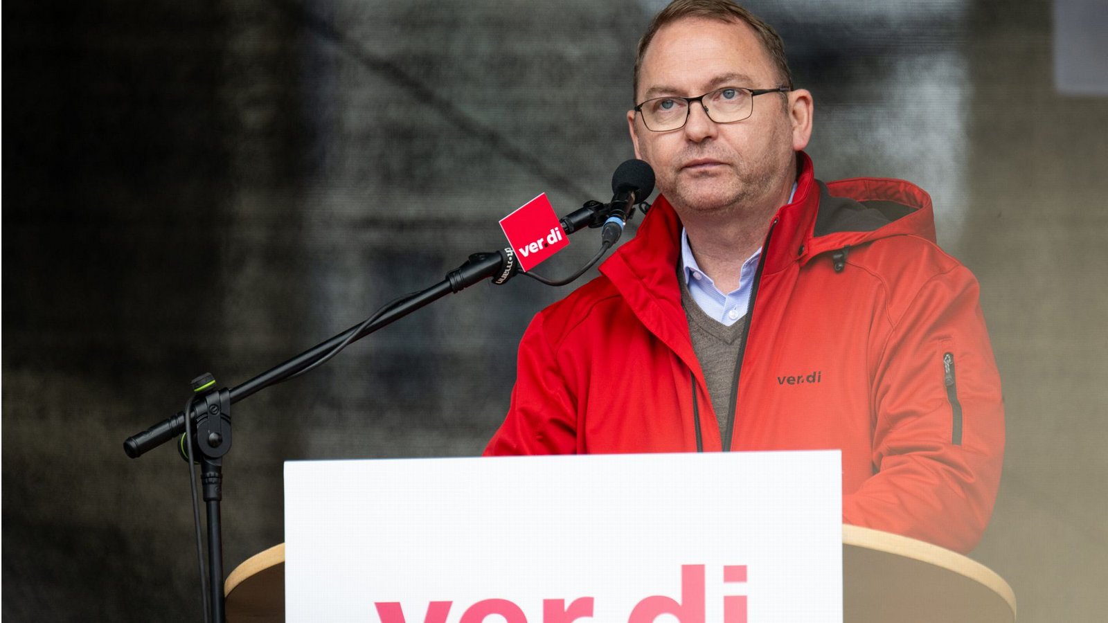 Verdi-Chef Frank Werneke hat eine klare Haltung zur AfD.Foto: dpa/Sebastian Gollnow