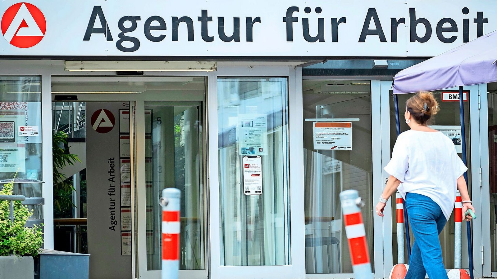 Schlägt die Auseinandersetzung am Persischen Golf noch voll auf dem Arbeitsmarkt durch? Es gibt mehrere Szenarien.Foto: epd/Tim Wegner