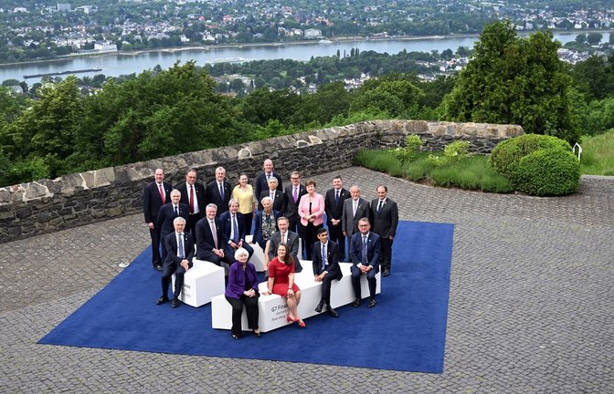 Christian Lindner (FDP, M) mit den G7-Finanzministern und Notenbankchefs beim Familienfoto.<span class='image-autor'>Foto: Federico Gambarini/dpa</span>