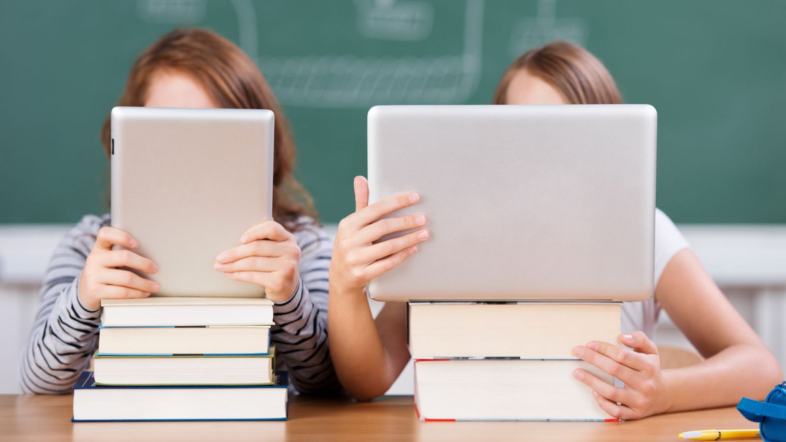 Auch die Beschaffung von Schulbüchern kann mit einer großzügigeren Vergabeverordnung erleichtert werden.Foto: contrastwerkstatt - stock.adobe.com//Sascha Steinach Auch die Beschaffung von Schulbüchern kann mit einer großzügigeren Vergabeverordnung erleichtert werden.Foto: contrastwerkstatt - stock.adobe.com//Sascha Steinach