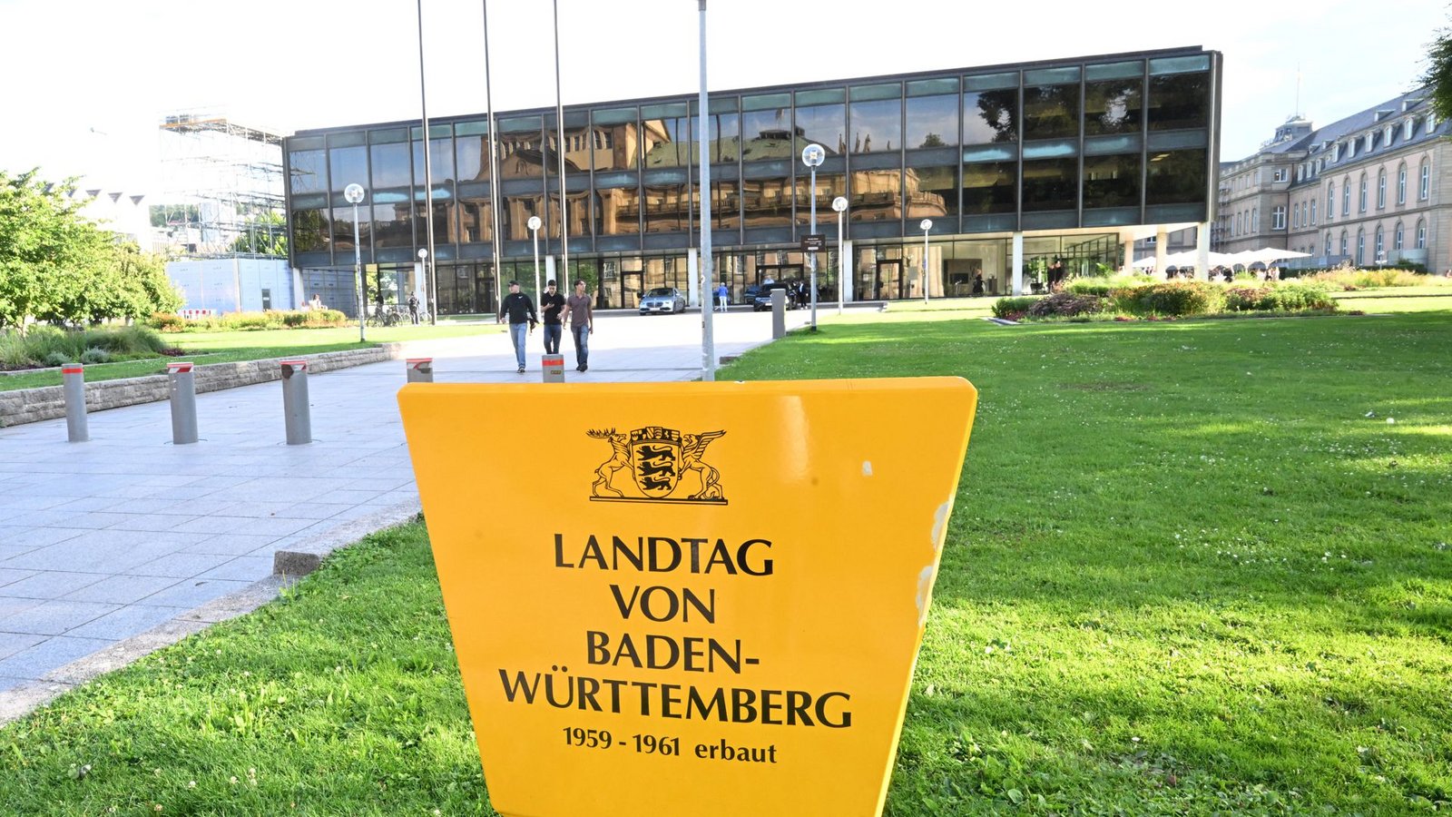 Der Landtag – bald Heimstatt für bis zu 220 AbgeordneteFoto: Bernd Weißbrod/dpa Der Landtag – bald Heimstatt für bis zu 220 AbgeordneteFoto: Bernd Weißbrod/dpa