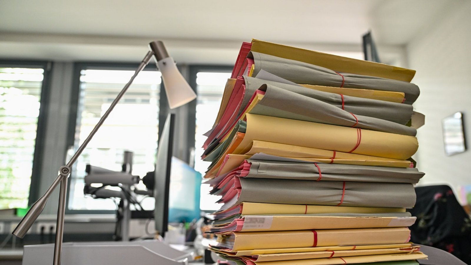 Das neue Gesetz soll in Teilen helfen, Aktenberge zu reduzieren.Foto: picture alliance/dpa