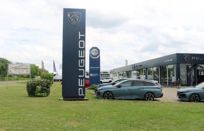 Die Autolöwen GmbH mit Sitz in Schwäbisch Hall (im Bild) ist eine regionale Autohausgruppe mit mehreren Standorten in Schwäbisch Hall, Ludwigsburg, Aalen, Crailsheim, Öhringen und Heilbronn. Ende April hatte das Unternehmen Insolvenz angemeldet.<span class='image-autor'>Foto: Adina Bauer</span>