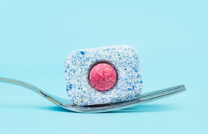 Kann der Spülmaschinentab auch den Abfluss frei machen?<span class='image-autor'>Foto: Mercedes Fittipaldi / shutterstock.com</span>