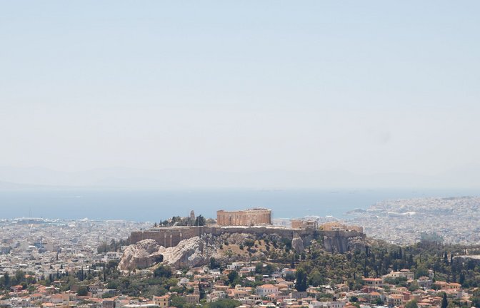 Die Akropolis ist eine der Hauptsehenswürdigkeiten Griechenlands – momentan wegen der Hitze allerdings nur bedingt zugänglich.<span class='image-autor'>Foto: Socrates Baltagiannis/dpa</span>