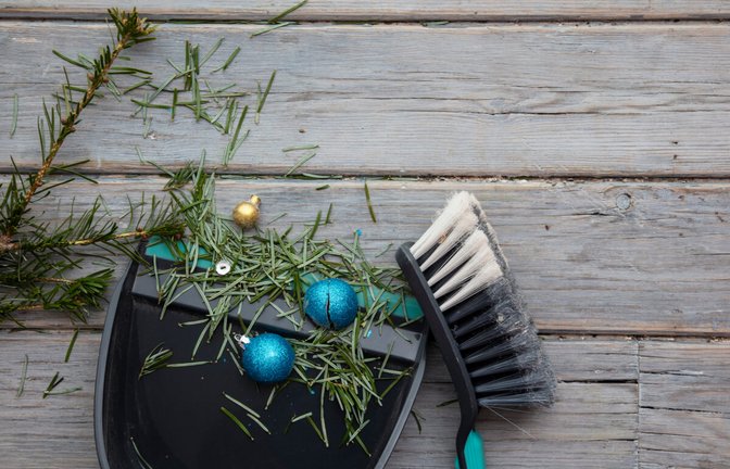 Hier zeigen wir Ihnen 4 Möglichkeiten, wie die Entsorgung Ihres Weihnachtsbaumes nadelfrei funktionieren kann.<span class='image-autor'>Foto: Ink Drop / Shutterstock.com</span>