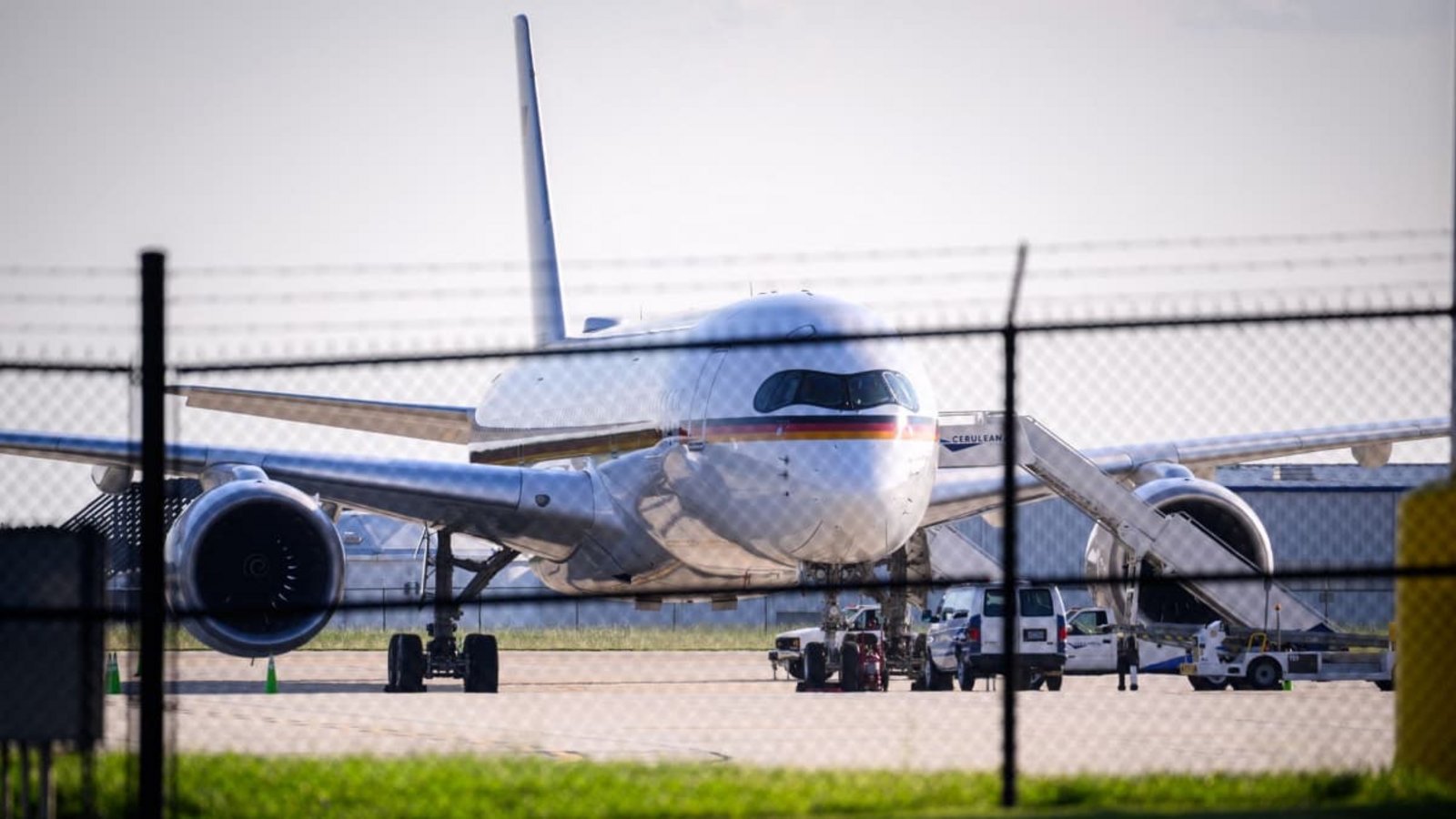 Der Regierungsflieger hat einen technischen Schaden.Bernd von Jutrczenka/dpa Der Regierungsflieger hat einen technischen Schaden.Bernd von Jutrczenka/dpa