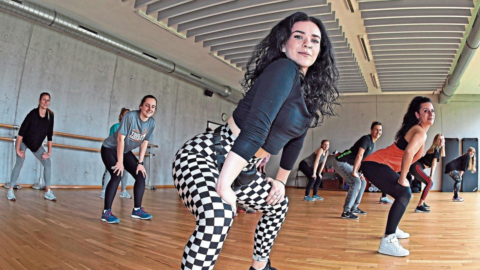 Die motivierende Botschaft von Tanzlehrerin Lana Samkova an ihre Mitstreiterinnen lautet: „Traut euch. Ich kann nicht, und ich bin untalentiert – das gibt es hier nicht.“  Foto: Baumann