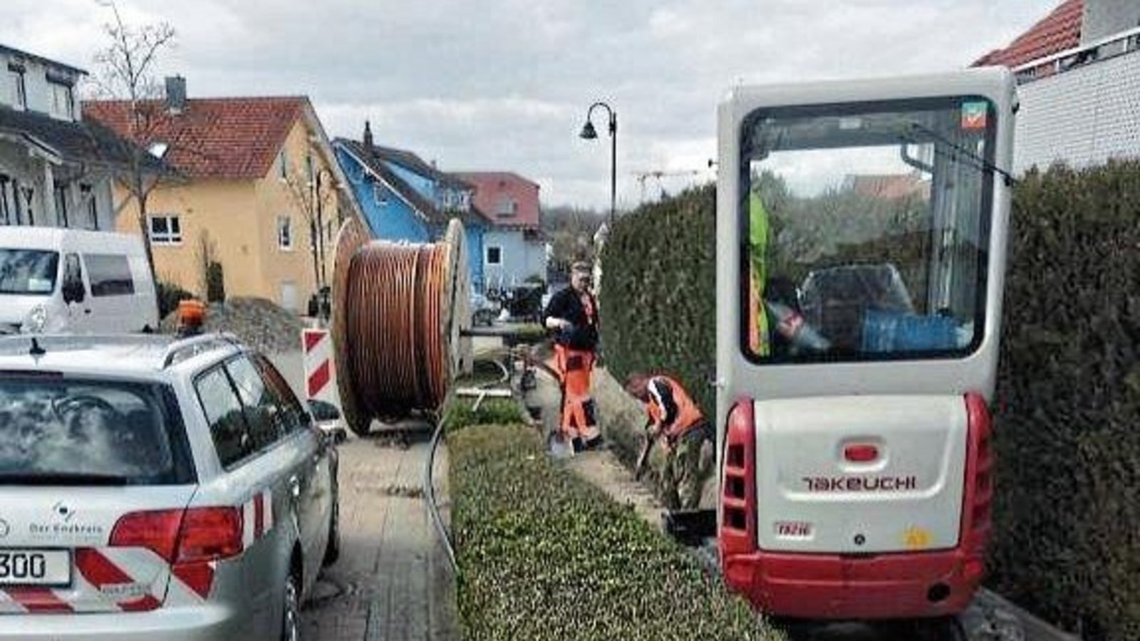 Verlegung von Leerrohren für den Einzug von Glasfaserkabeln. Foto: LE