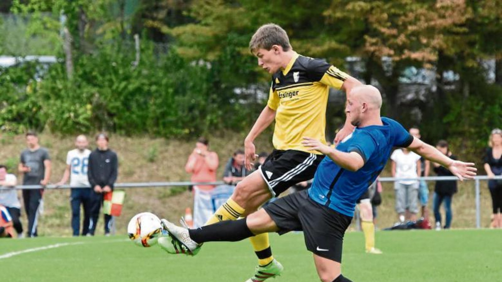 Der VfB Vaihingen (rechts Tolga Ölmez) hat zuletzt kaum noch gepunktet. Trainer Musura verlangt, dass im Spitzenspiel gegen die SGM Hohenhaslach/Freudental die Einstellung stimmt. Foto: Leitner Der VfB Vaihingen (rechts Tolga Ölmez) hat zuletzt kaum noch gepunktet. Trainer Musura verlangt, dass im Spitzenspiel gegen die SGM Hohenhaslach/Freudental die Einstellung stimmt. Foto: Leitner