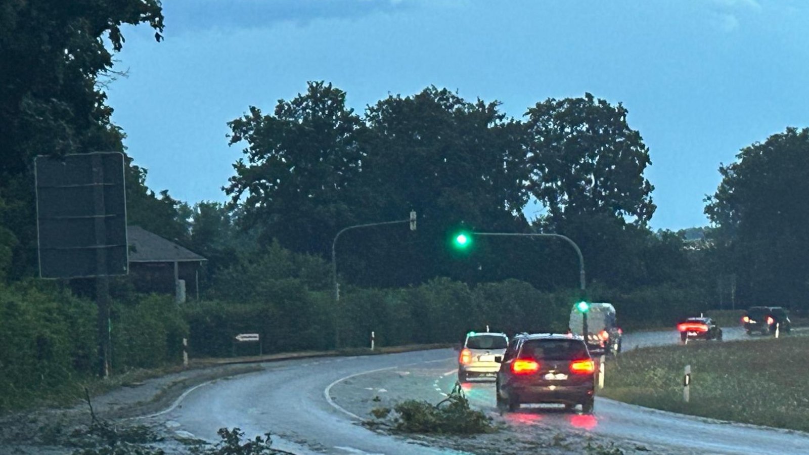 So sah es am späten Donnerstagabend auf der B10 bei Vaihingen aus. Foto: Mross So sah es am späten Donnerstagabend auf der B10 bei Vaihingen aus. Foto: Mross