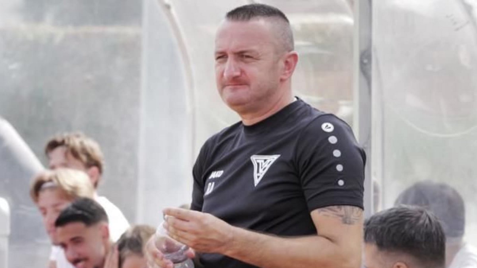 Der Trainer Roko Agatic muss ohne die erhoffte zusätzliche Verstärkung für die Abwehr auskommen.Günter Bergmann Der Trainer Roko Agatic muss ohne die erhoffte zusätzliche Verstärkung für die Abwehr auskommen.Günter Bergmann