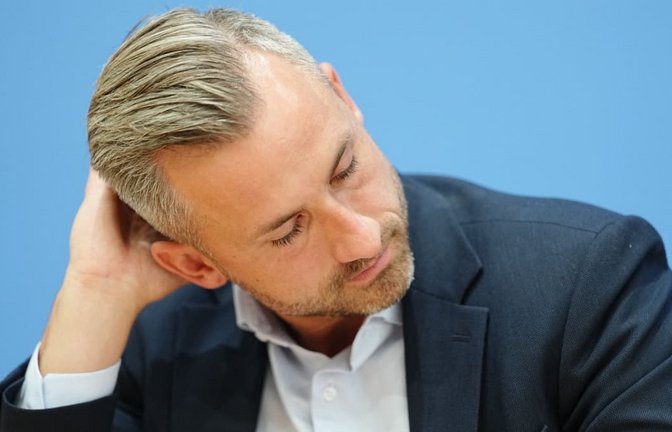 Ist der klare Wahlsieger und reklamiert den Auftrag der Regierungsbildung für sich: AfD-Spitzenkandidat Ulrich Siegmund. Aber wie geht es in Sachsen-Anhalt jetzt weiter?<span class='image-autor'>Kay Nietfeld/dpa</span>