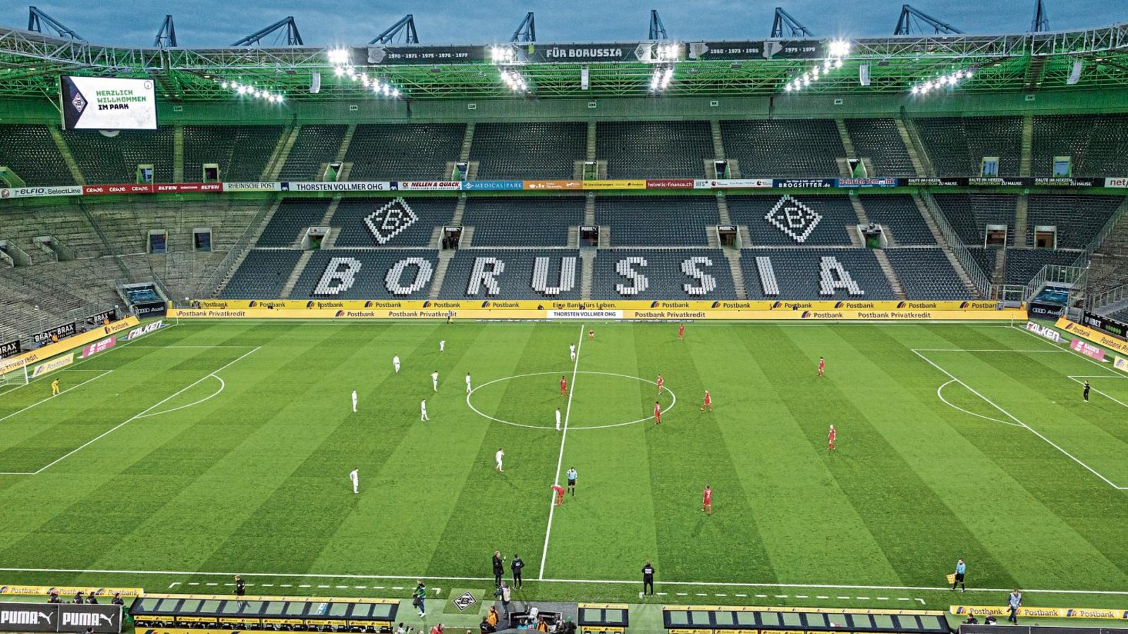 Am 11. März wurde zwischen Borussia Mönchengladbach und dem 1. FC Köln das erste Geisterspiel der Bundesligasaison angepfiffen. Ab diesem Wochenende soll dieser Anblick die Normalität in der ersten und zweiten Liga werden. Foto: ddp Am 11. März wurde zwischen Borussia Mönchengladbach und dem 1. FC Köln das erste Geisterspiel der Bundesligasaison angepfiffen. Ab diesem Wochenende soll dieser Anblick die Normalität in der ersten und zweiten Liga werden. Foto: ddp