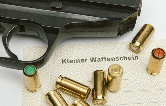 Mit einem Kleinen Waffenschein darf man neben Reizgas-Pistolen auch Schreckschuss-und Signalwaffen mit sich führen.<span class='image-autor'>Foto: imago/Depositphotos</span>