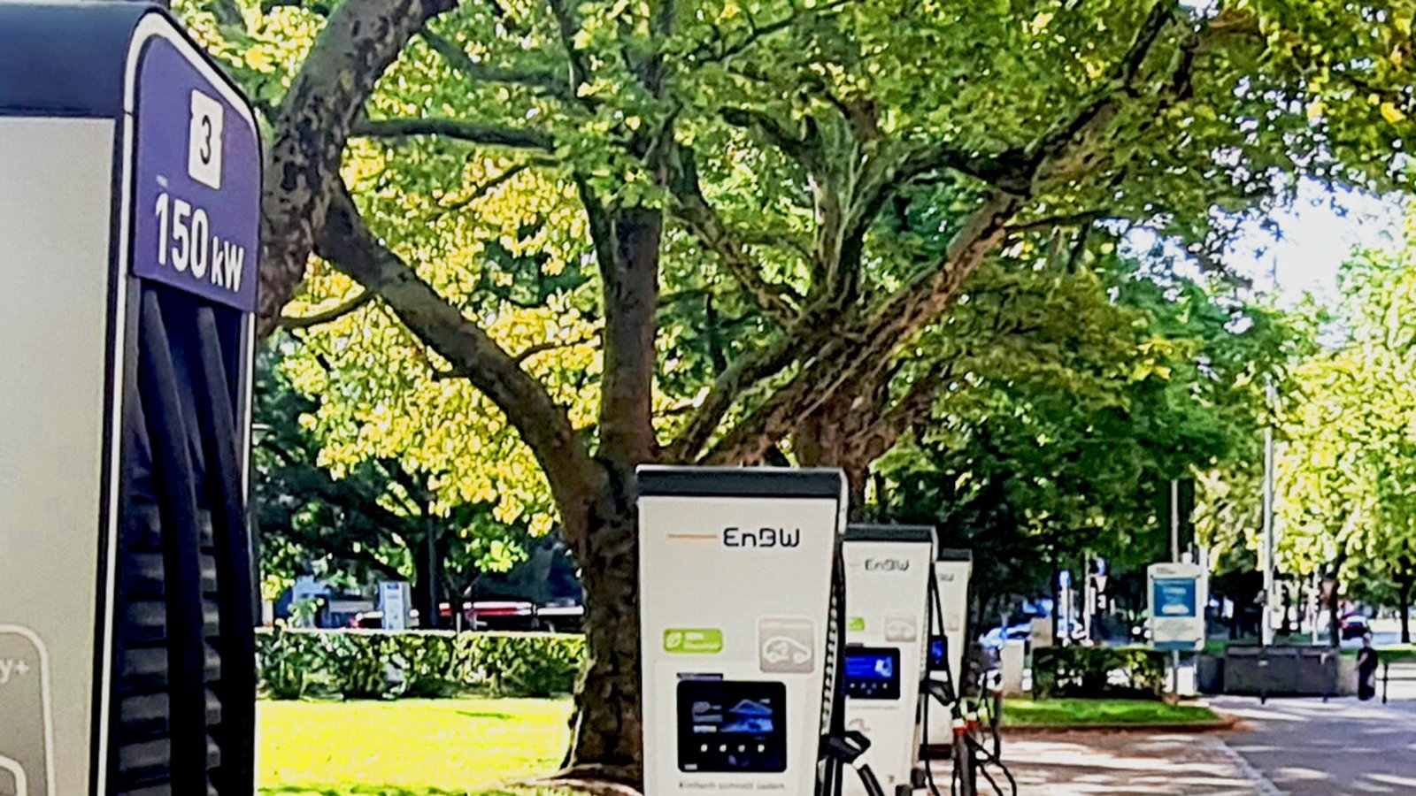Verwaiste Ladesäulen im Rotebühlhof. Sie sind nur noch über einen gebührenpflichtigen Parkplatz erreichbar.Foto: Sebastian Steegmüller Verwaiste Ladesäulen im Rotebühlhof. Sie sind nur noch über einen gebührenpflichtigen Parkplatz erreichbar.Foto: Sebastian Steegmüller