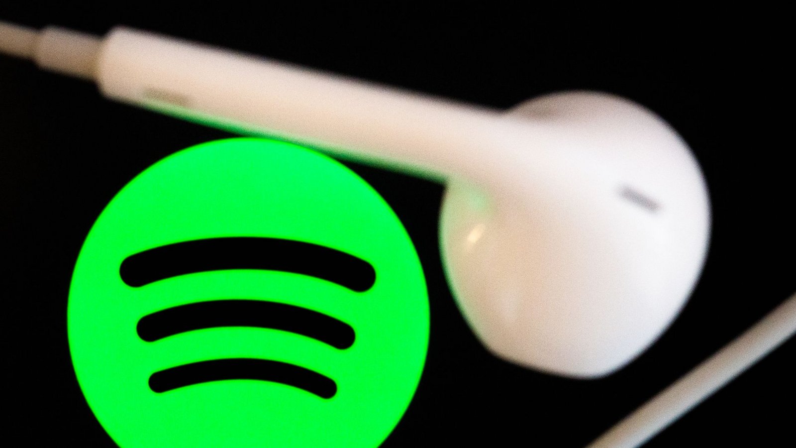 Der Musikstreaming-Dienst Spotify hat jetzt mehr asl 200 Millionen zahlende Kunden.Foto: Fernando Gutierrez-Juarez/dpa-Zentralbild/dpa