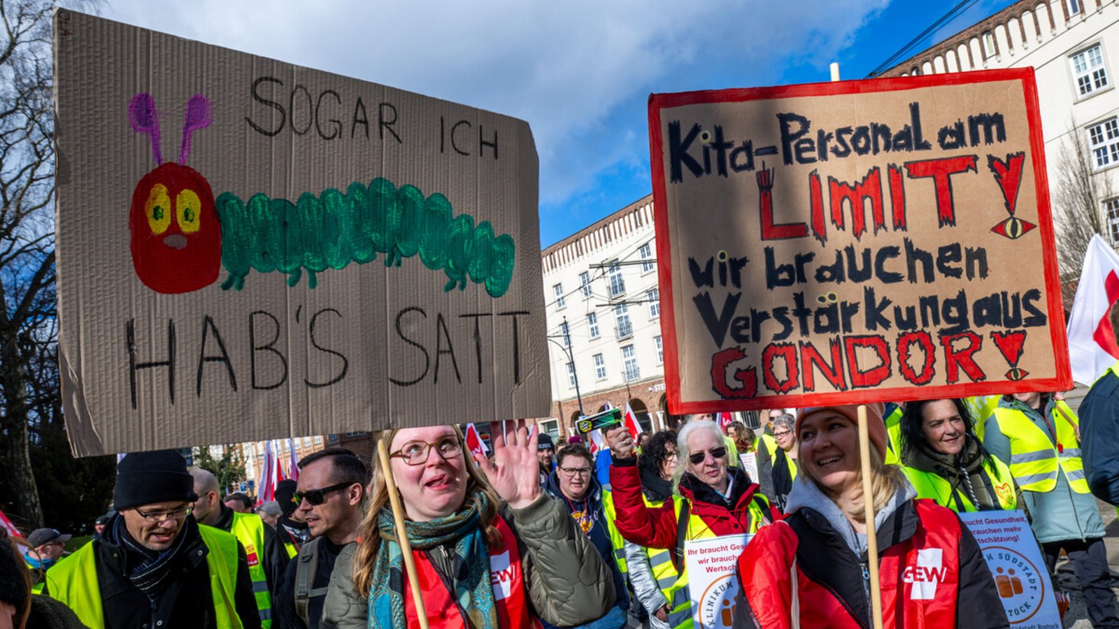 Über Monate haben die Beschäftigen des Öffentlichen Dienstes ihren Unmut auf die Straße getragen. Nun liegt ein Abschluss vor.Foto: dpa/Jens Büttner