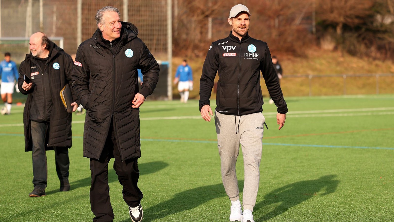 Trainer Marco Wildersinn (re.), Sportgeschäftsführer Lutz Siebrecht: Gute Laune vor dem Spiel.Foto: Baumann/Alexander Keppler