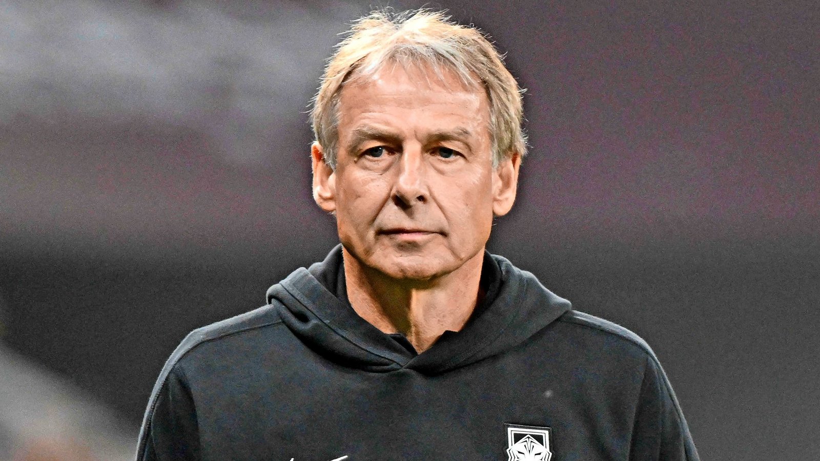 Der ehemalige Bundestrainer Jürgen Klinsmann (61) hat die DFB-Elf  vor politischen Gesten bei der anstehenden Fußball-WM  gewarnt (Archivfoto).Foto: AFP/HECTOR RETAMAL