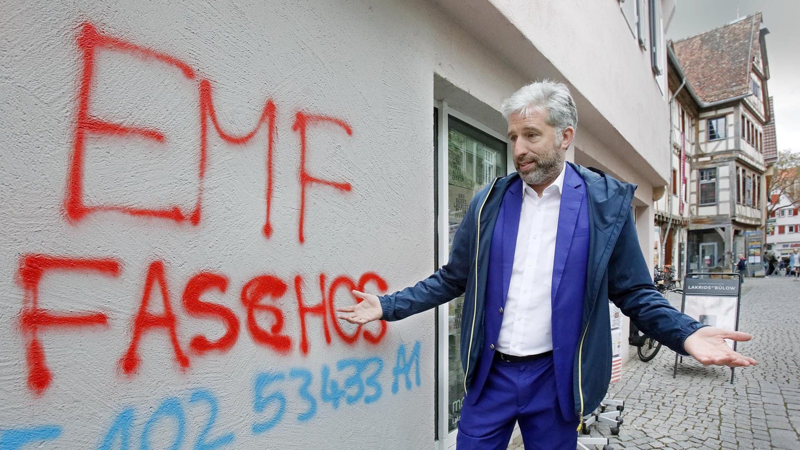 Boris Palmer kann mit den Graffiti-Schmierereien in Tübingen nichts anfangen – und setzt im Kampf gegen die Sprayer auf eine Belohnung als Motivation für Zeugen.Foto: Horst Haas