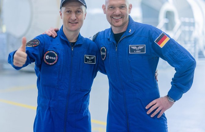 Die beiden deutschen Astronauten würden auch gerne zum Mond fliegen.<span class='image-autor'>Foto: Rolf Vennenbernd/dpa</span>