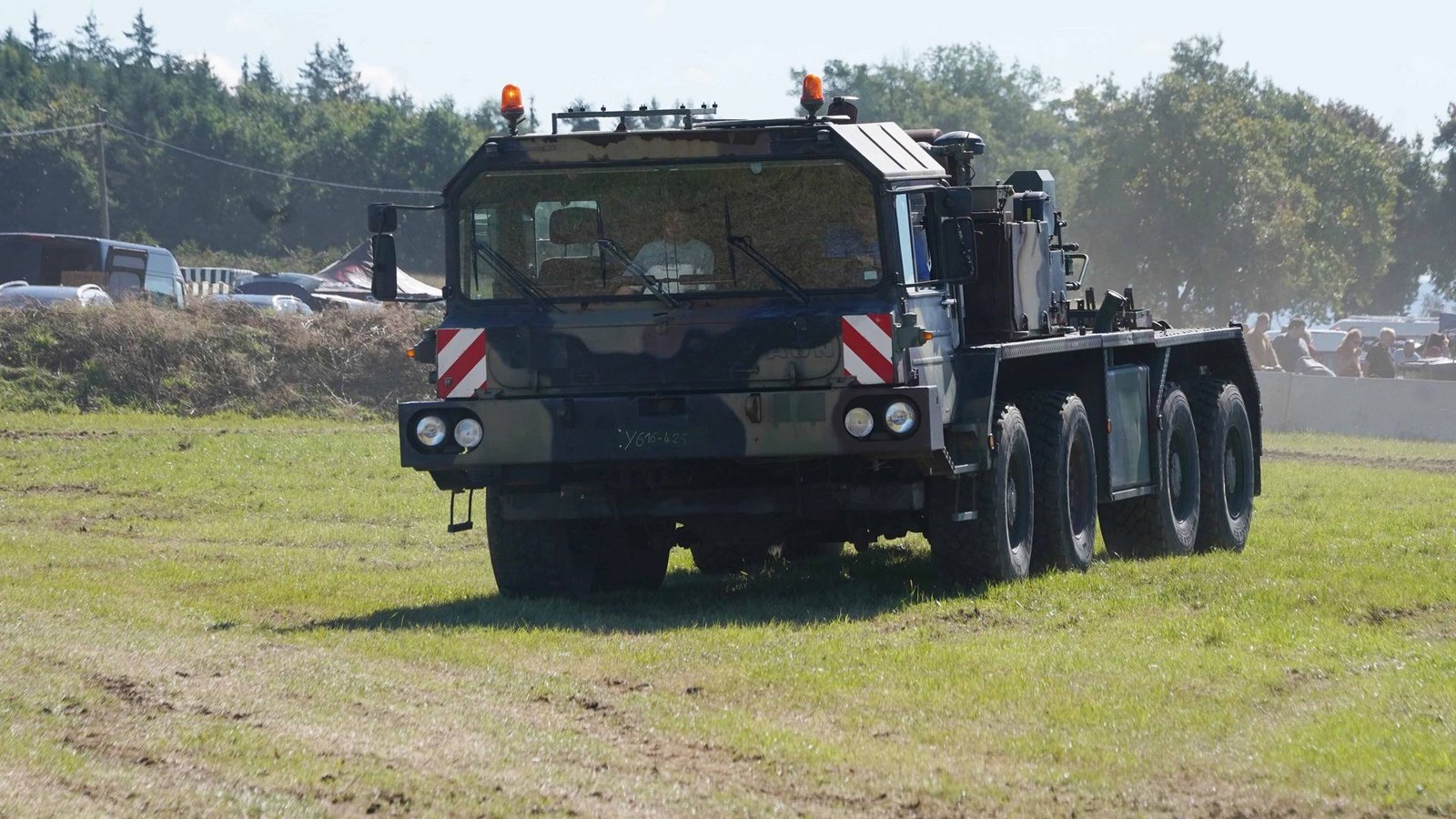 Alte Militärmaschinen gab es auch zu sehen.Foto: Andreas Rosar Fotoagentur-Stuttgart Alte Militärmaschinen gab es auch zu sehen.Foto: Andreas Rosar Fotoagentur-Stuttgart