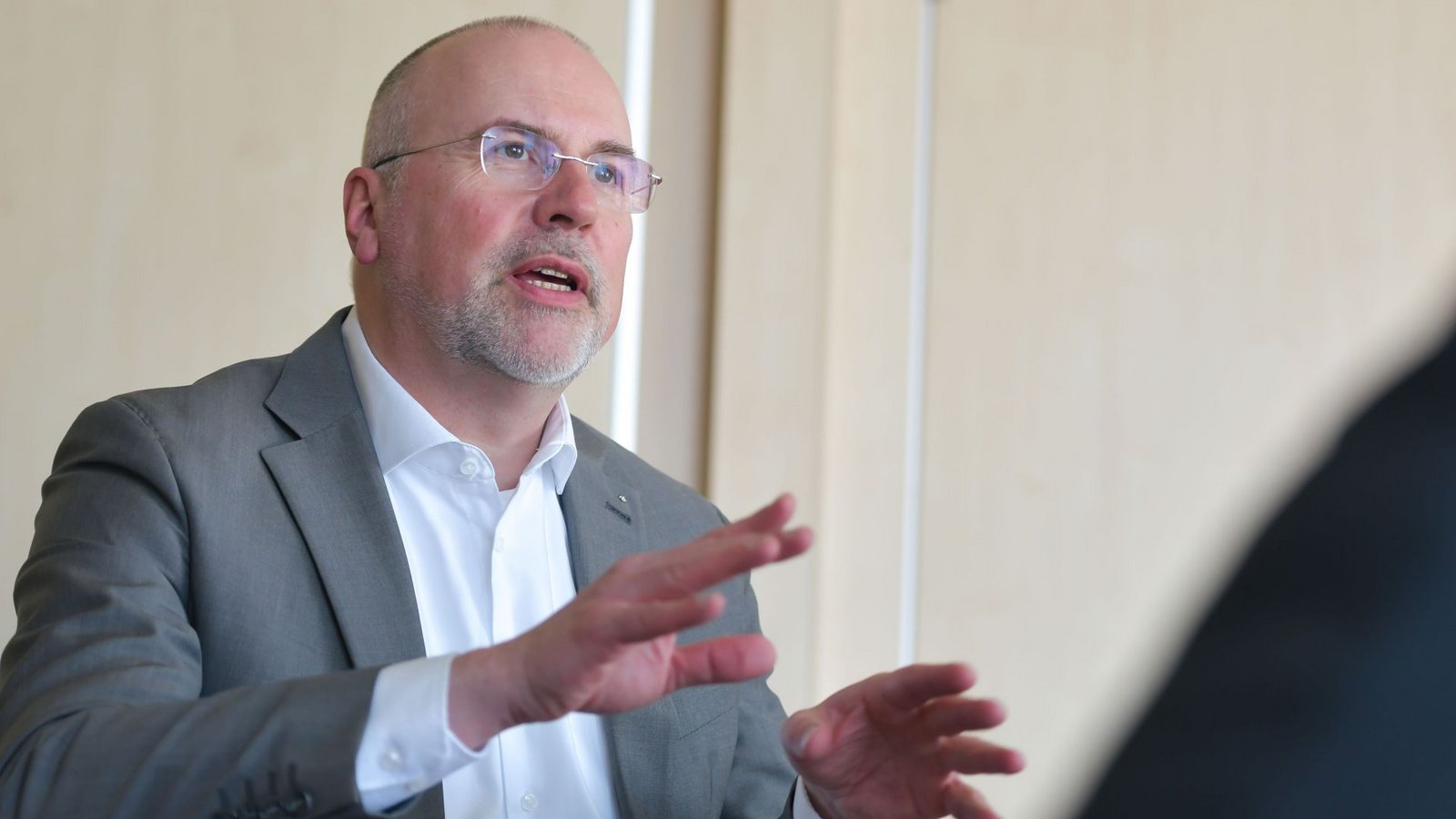 Das Gesundheitssystem könne von mehr Daten profitieren, sagt der AOK-Vorstandsvorsitzende Johannes Bauernfeind.Foto: Lichtgut/Max Kovalenko