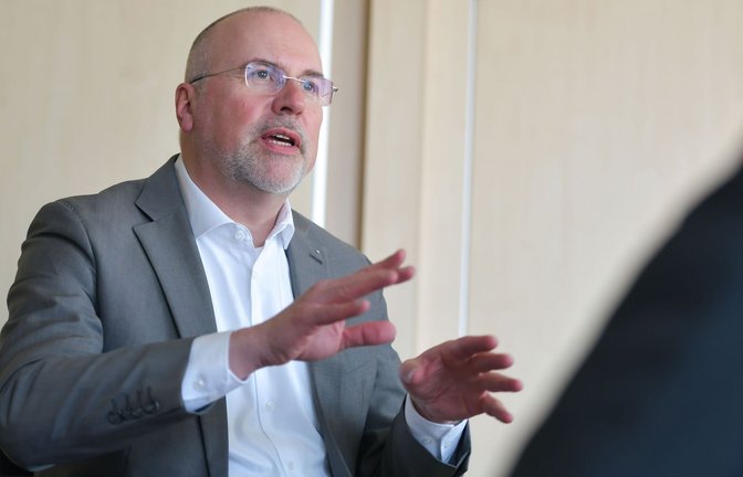 Das Gesundheitssystem könne von mehr Daten profitieren, sagt der AOK-Vorstandsvorsitzende Johannes Bauernfeind.<span class='image-autor'>Foto: Lichtgut/Max Kovalenko</span>