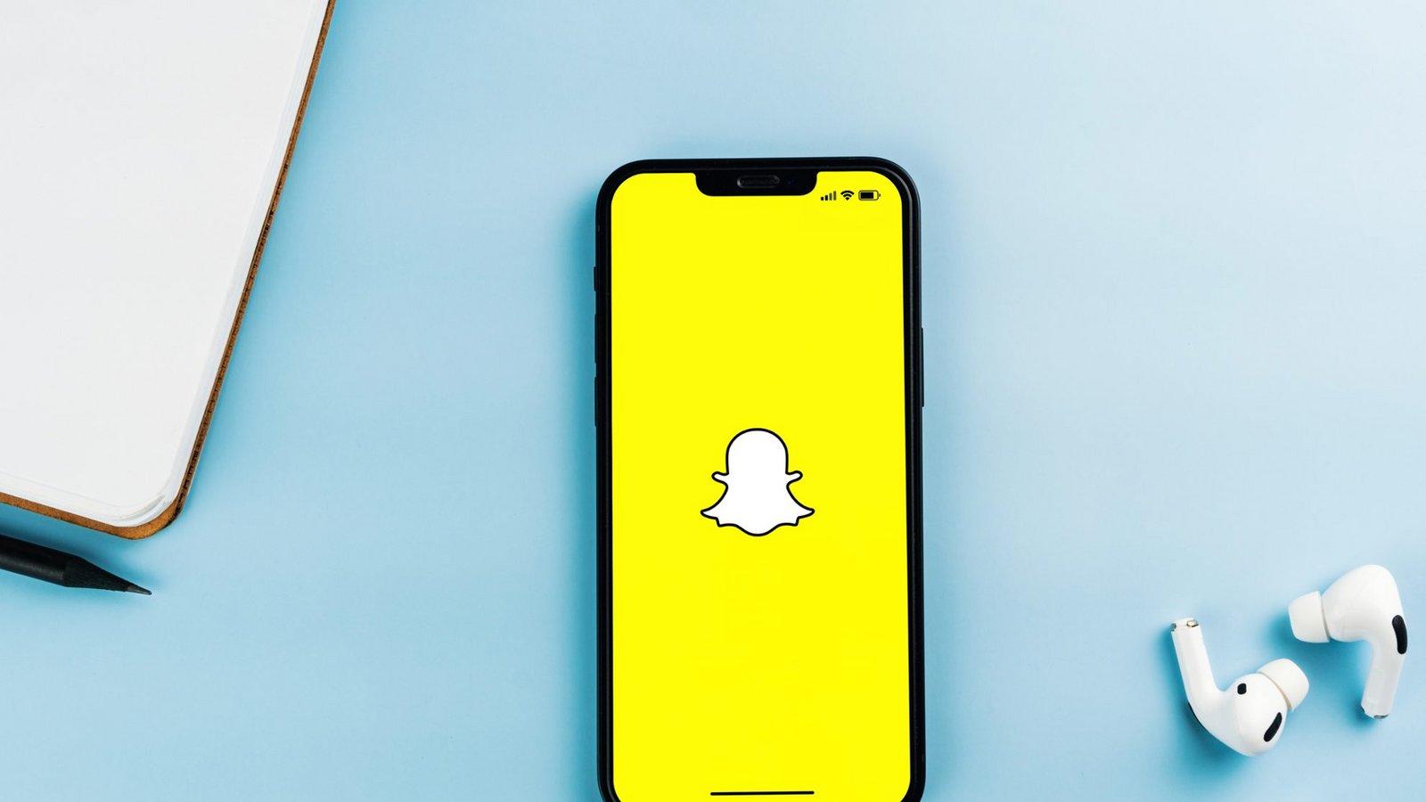 Auf Snapchat können Sie mit mehreren Leuten gleichzeitig chatten.Foto: Diego Thomazini / shutterstock.com Auf Snapchat können Sie mit mehreren Leuten gleichzeitig chatten.Foto: Diego Thomazini / shutterstock.com