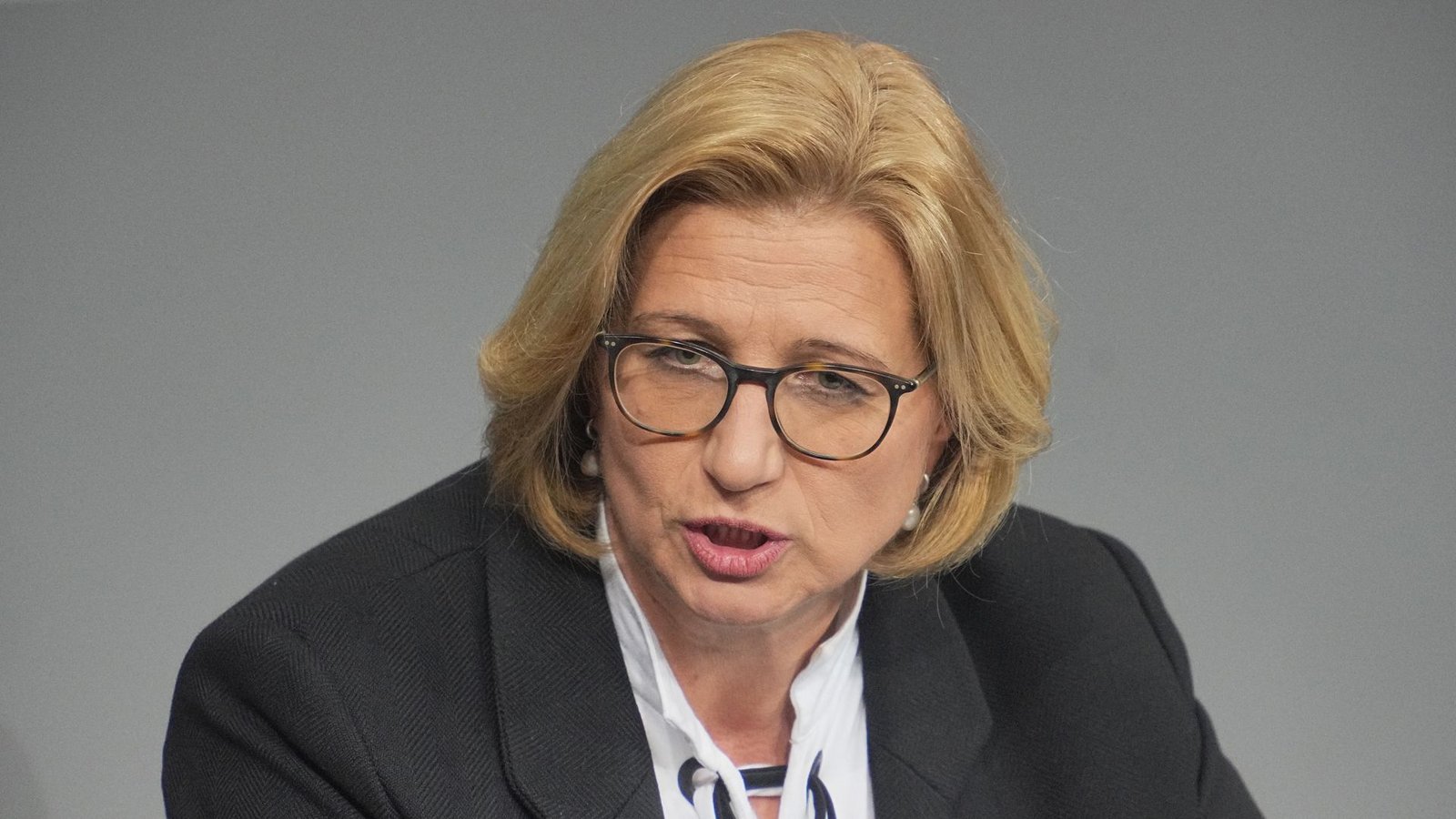 SPD-Vize Anke Rehlinger ist wütend über den Koalitionspartner im Bund, die Union.Foto: Michael Kappeler/dpa