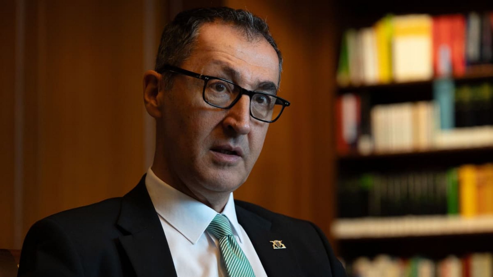 Ministerpräsident Cem Özdemir muss seinen Dienstwagen am Ende des Jahres abgeben.Lichtgut/Leif Piechowski Ministerpräsident Cem Özdemir muss seinen Dienstwagen am Ende des Jahres abgeben.Lichtgut/Leif Piechowski