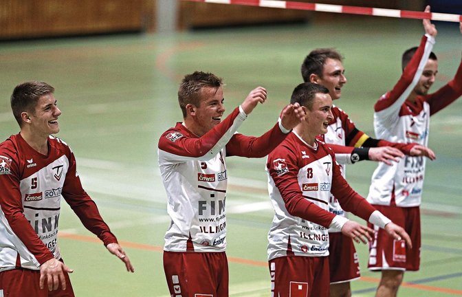 Jubel über den Sieg gegen die hoch favorisierten Gäste (von links): Jakob Kilpper, Nils Hantke, Jacob Jungclaussen, Jaro Jungclaussen und Max Winkler. Foto: Küppers