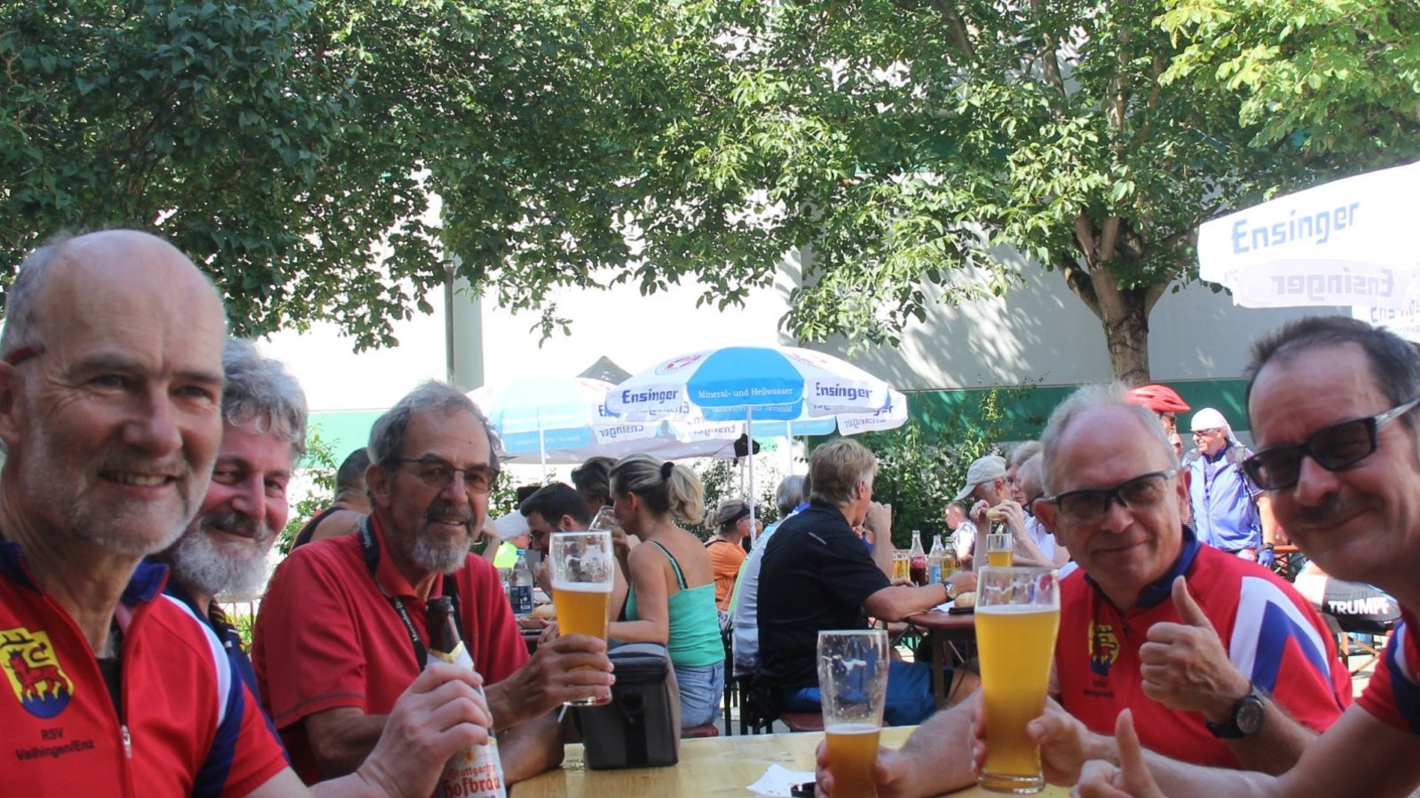 Geschafft, aber zufrieden (von links): Olaf Schoo, Rüdiger Landbeck, Manfred Eberhardt, Jürgen Rebstock, Gerd Flattich und Maggie Schoo.