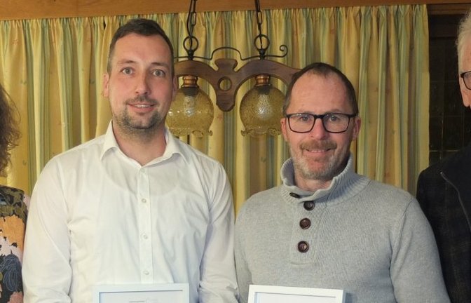 Sind lange dabei: Florian Pohle (Zweiter von links) und Bernd Boppenmaier (rechts daneben). Das freut auch die beiden Geschäftsführer Sarah und Hartmut Berner.  <span class='image-autor'>Foto: p</span>