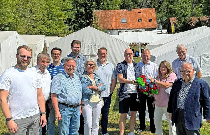 Die Kreisräte der CDU aus Ludwigsburg und Enzkreis mit ihren Vorsitzenden Klaus Herrmann (Vierter von links) und Günter Bächle (rechts).  <span class='image-autor'>Foto: p</span>