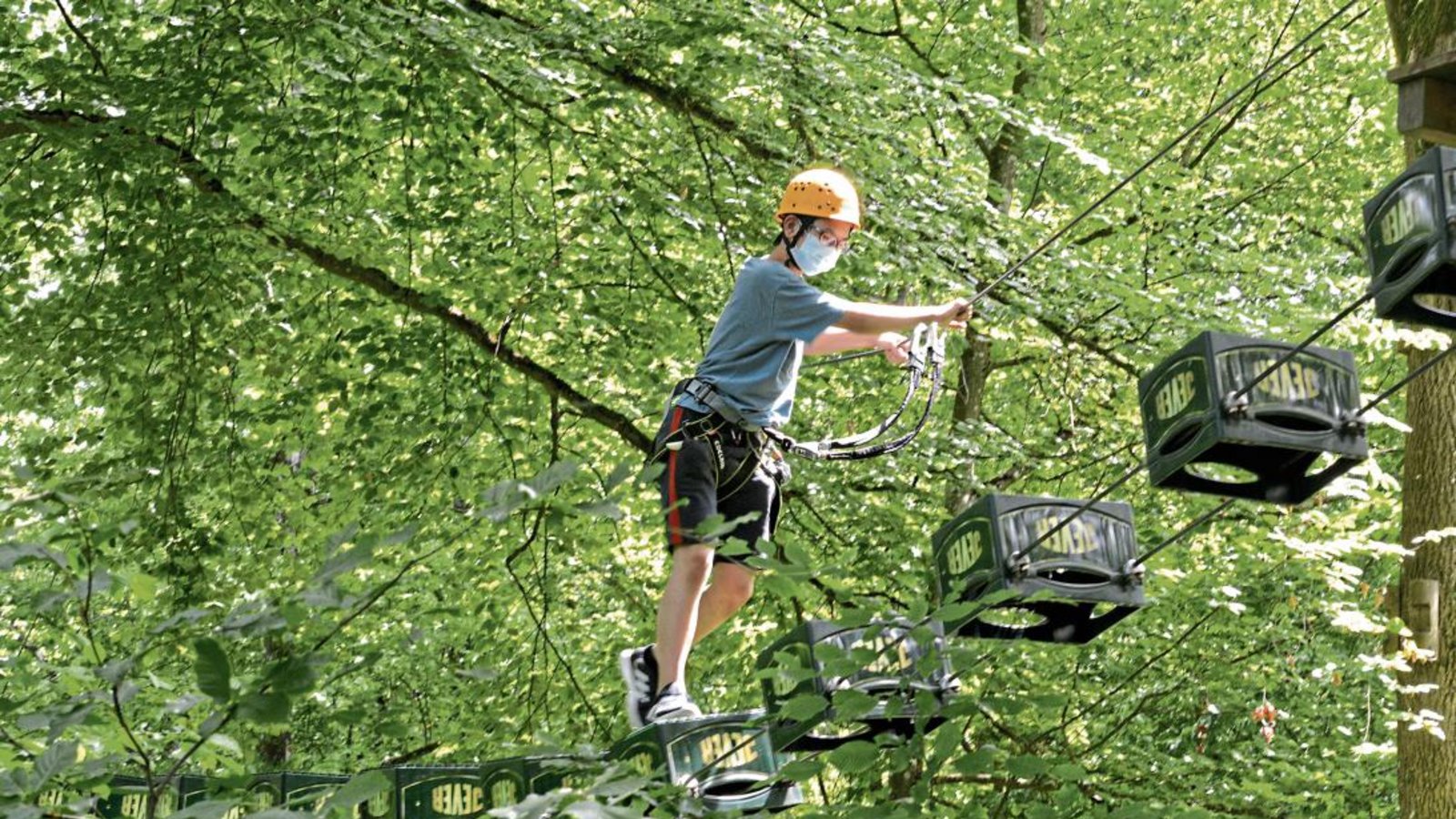 Die Kletterparcours und die Seilrutsche werden auch von Schulklassen genutzt. Bei vielen Kindern habe im Lockdown die Feinmotorik gelitten, so die Kletterwaldbetreiber. Fotos: Stahlfeld