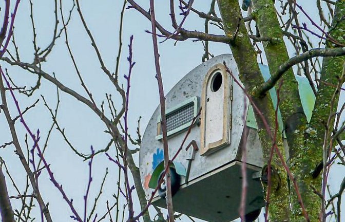 „Sogar auf holländische Zugvögel ist man in Eberdingen eingestellt“, schreibt Berthold Mede zu seinem Foto eines Nistkastens in Wohnwagenform.