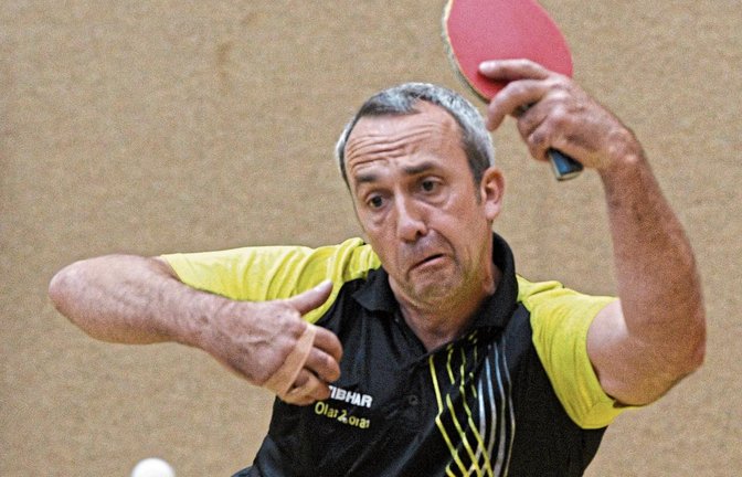 Olaf Zaoral gewann an der Seite von Markus Müller zunächst sein Eingangsdoppel und holte dann – wie auch sein Doppelpartner – beide Punkte in seinen beiden Einzeln gegen den TTC Oberderdingen III. Foto: Leitner