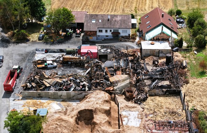 Große Teile des Oberriexinger Lindenhofs sind nach dem Brand zerstört.  <span class='image-autor'>Fotos: Küppers</span>