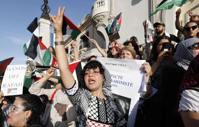 Viele arabische Regierungen sind auf Distanz zur Hamas, viele Araber nicht: Pro-Hamas-Demonstration am 27. Mai 2024 in Tunis.<span class='image-autor'>Foto: AFP/Mohamed Khalil</span>