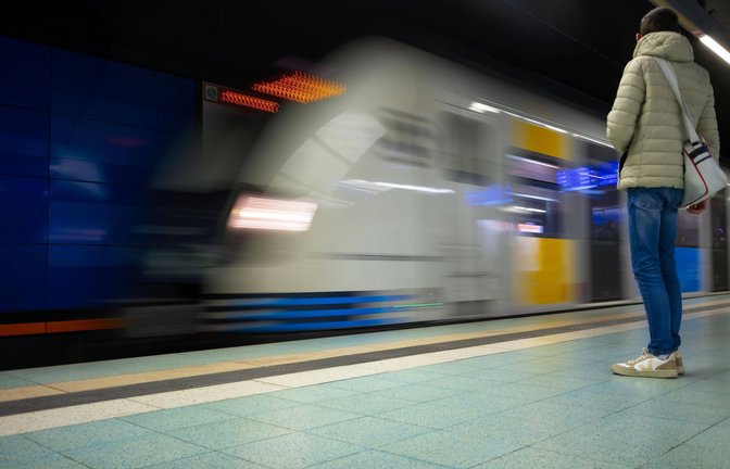 Die Frauen randalierten in einer S-Bahn. (Symbolbild)<span class='image-autor'>Foto: IMAGO/imagebroker/IMAGO/imageBROKER/Michael Weber</span>