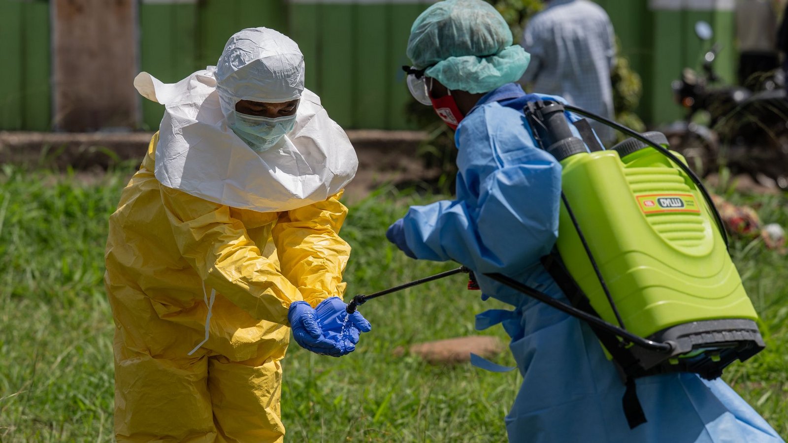 Nach dem Ebolaausbruch im Kongo und in Uganda gibt es bereits mehr als 900 Verdachtsfälle vor allem in der Demokratischen Republik Kongo. (Archivbild)Foto: Moses Sawasawa/AP/dpa