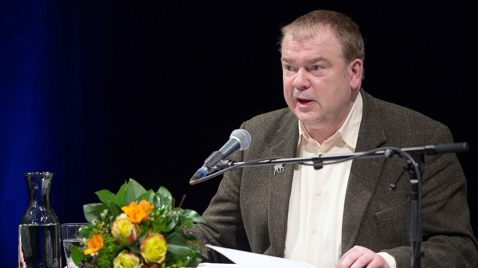 Der Autor Max Goldt bei der Verleihung des Satire-Preises "Göttinger Elch 2016".Foto: picture alliance / dpa